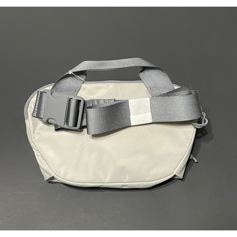 NWT Lululemon All Day Essentials Belt Bag 2.5L (#b2) bin+ - Picture 10 of 12